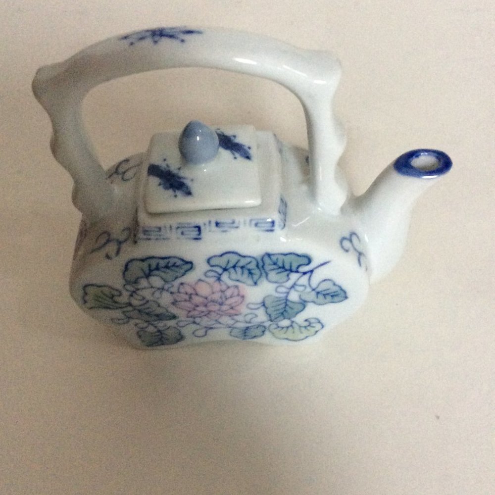 Vintage Chinese hand painted porcelain small mini teapot top handle floral bug